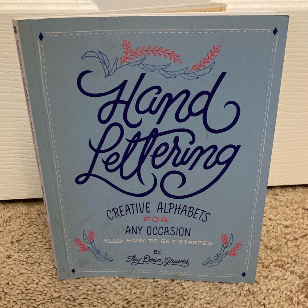"Hand Lettering Creative Alphabets for Any Occasion" - Thy Doan Graves
